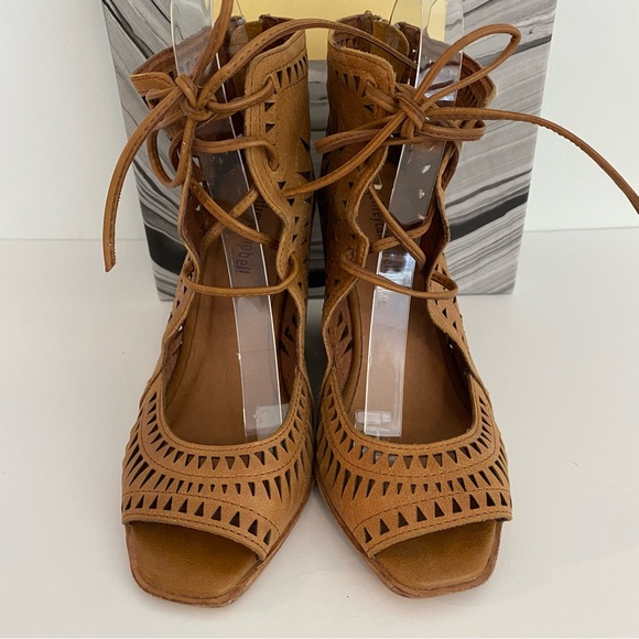 Jeffrey Campbell Rodillo Hi wedge sandal in tan with box - Picture 7 of 10